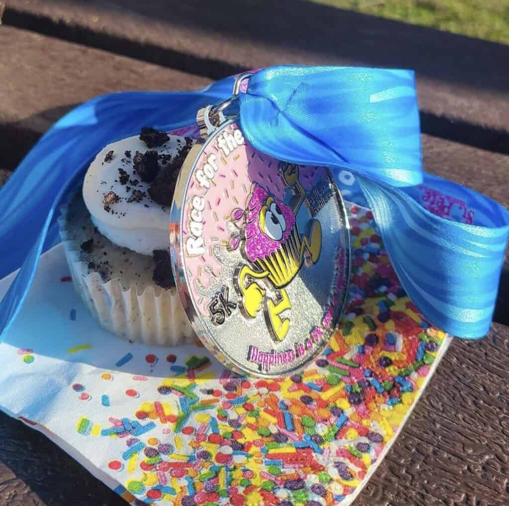 cupcake and medal